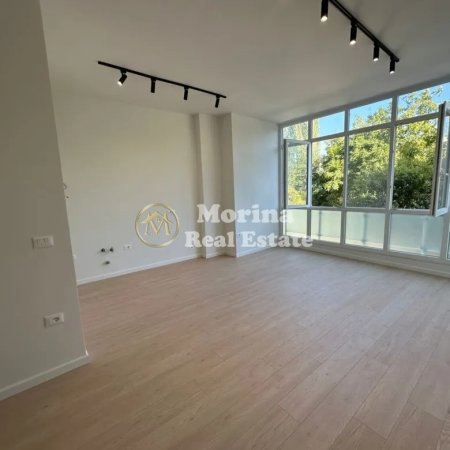 Tirane, jepet me qera ambjent biznesi Kati 1, 55 m² 500 € (Bulevardi i Ri)