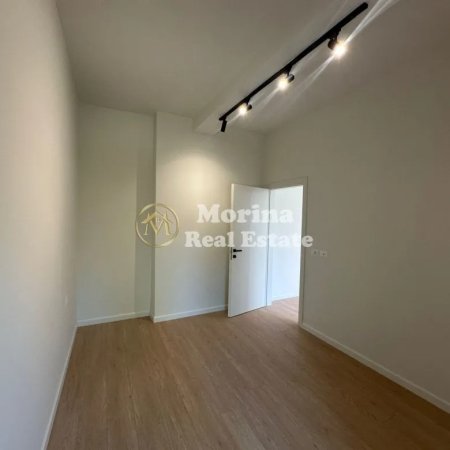 Tirane, jepet me qera ambjent biznesi Kati 1, 55 m² 500 € (Bulevardi i Ri)
