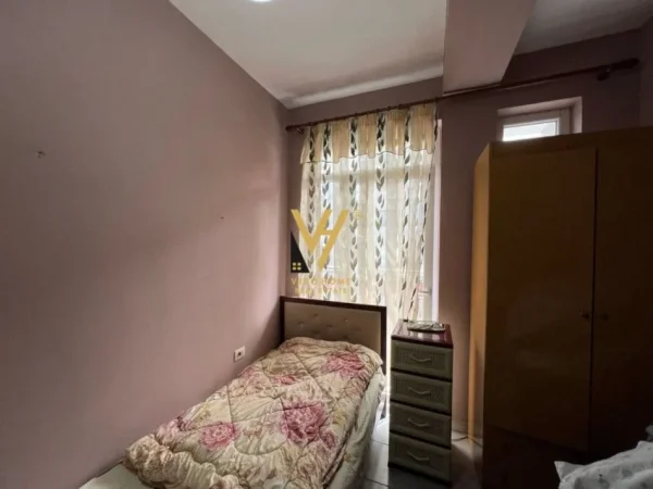 Tirane, jepet me qera Vile 3 Katshe Kati 0, 210 m² 1.200 € (RRUGA E ELBASANIT)