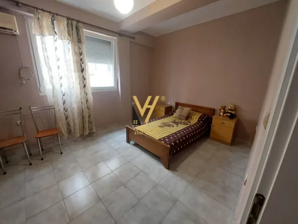 Tirane, jepet me qera Vile 3 Katshe Kati 0, 210 m² 1.200 € (RRUGA E ELBASANIT)