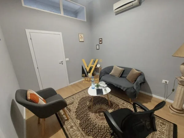 Tirane, jepet me qera Vile 3 Katshe Kati 0, 210 m² 1.200 € (RRUGA E ELBASANIT)