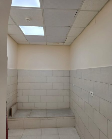 Tirane, jepet me qera ambjent biznesi Kati 1, 150 m² 800 € (Kombinat)