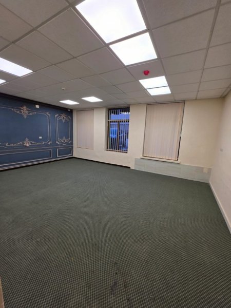 Tirane, jepet me qera ambjent biznesi Kati 1, 150 m² 800 € (Kombinat)