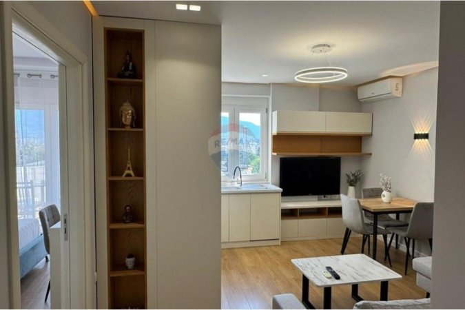 Tirane, shitet apartament 2+1+Ballkon Kati 2, 70 m² 154.000 € (Kopshti Botanik)