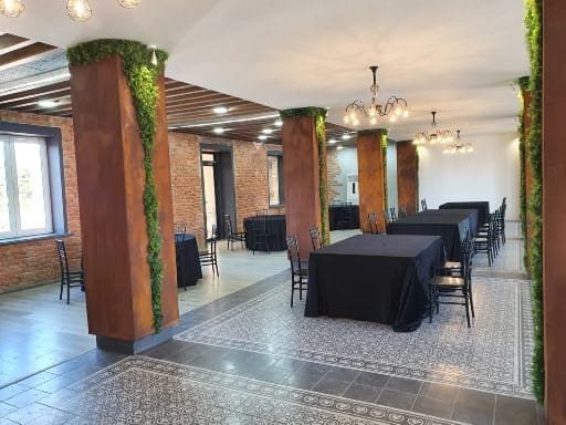 Tirane, jepet me qera ambjent biznesi Kati 2, 650 m² 2.000 € (Kombinat)