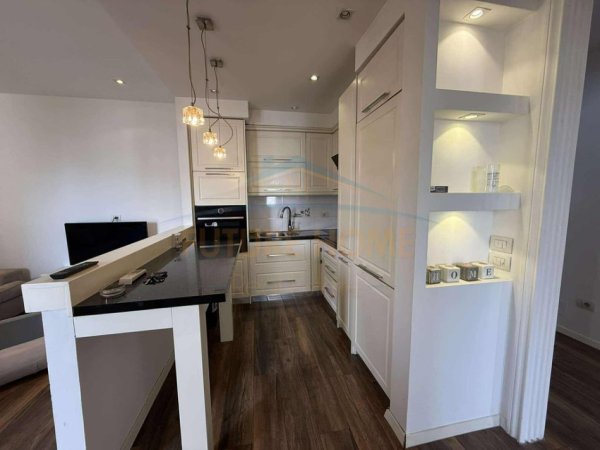 Tirane, jepet me qera apartament 2+1 Kati 5, 100 m² 650 €  UNA20477
