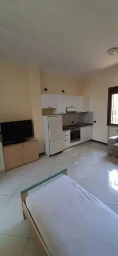 Tirane, jepet me qera garsonier Kati 1, 30 m² 300 € (Prane RTV Klan)