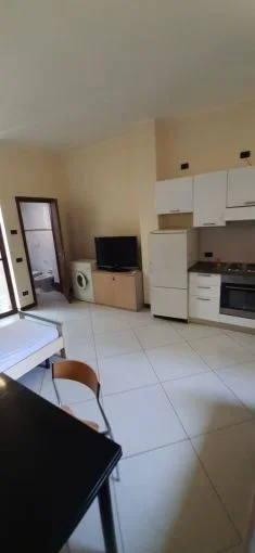 Tirane, jepet me qera garsonier Kati 1, 30 m² 300 € (Prane RTV Klan)