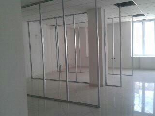 Tirane, jepet me qera ambjent biznesi , 150 m² 800 € (Kombinat)