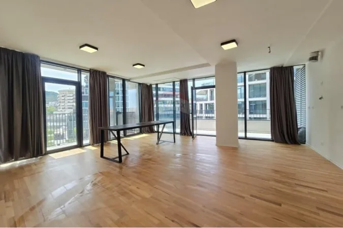 Tirane, jepet me qera zyre , 140 m² 1.850 € 