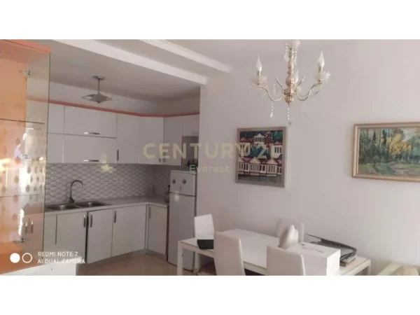 Tirane, jepet me qera apartament 2+1 Kati 6, 90 m² 400 € 