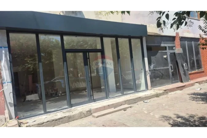 Tirane, jepet me qera zyre Kati 0, 48 m² 650 € (Jordan Misja)