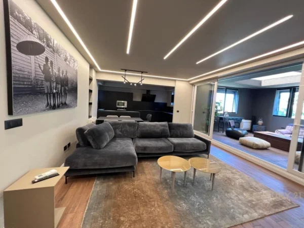 Tirane, jepet me qera apartament 3+1 Kati 1, 170 m² 2.500 € 