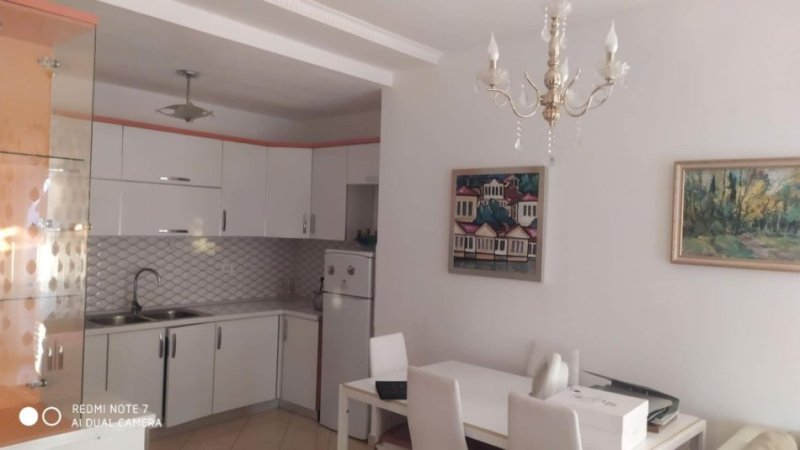 Tirane, jap me qera apartament 2+1 Kati 6, 80 m² 400 € (Fresku)