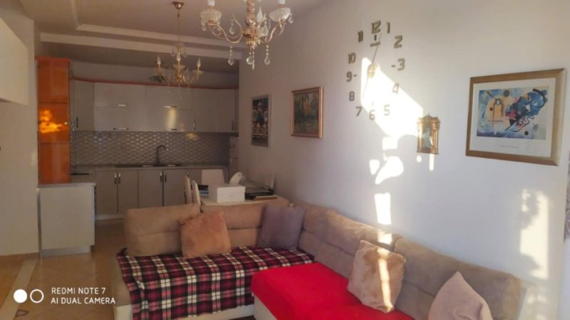 Tirane, jap me qera apartament 2+1 Kati 6, 80 m² 400 € (Fresku)