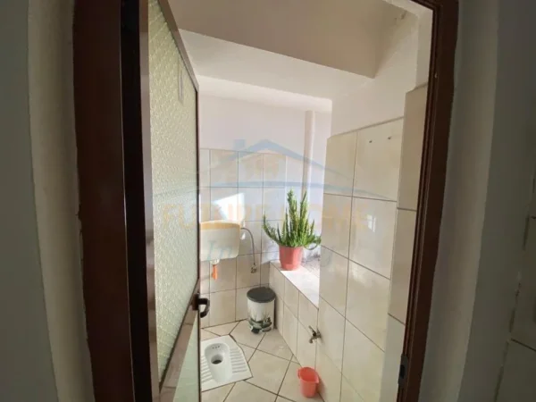 Tirane, jepet me qera ambjent biznesi Kati 0, 305 m² 2.500 €