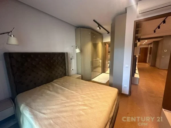 Tirane, jepet me qera apartament 2+1 Kati 3, 124 m² 1.800 € (Ambasador 3)