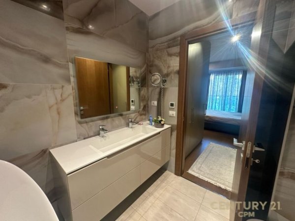 Tirane, jepet me qera apartament 2+1 Kati 3, 124 m² 1.800 € (Ambasador 3)