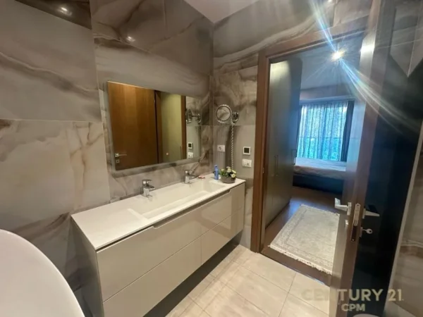 Tirane, jepet me qera apartament 2+1 Kati 3, 124 m² 1.800 € (Ambasador 3)