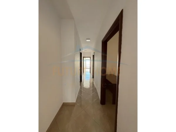 Tirane, jepet me qera apartament 2+1 Kati 7, 135 m² 450 €