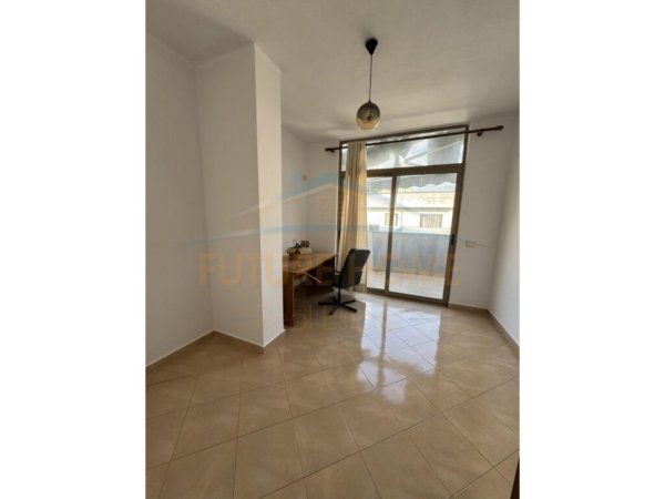 Tirane, jepet me qera apartament 2+1 Kati 7, 135 m² 500 € 