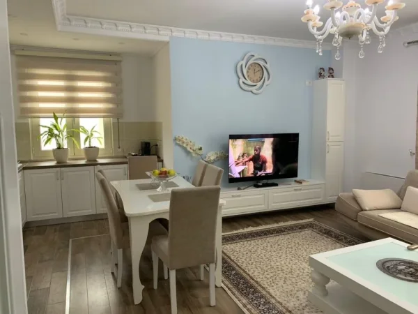 Tirane, jepet me qera apartament 3+1+Ballkon Kati 4, 110 m² 1.000 € (Rruga e Ullishtes)