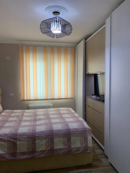 Tirane, jepet me qera apartament 3+1+Ballkon Kati 4, 110 m² 1.000 € (Rruga e Ullishtes)