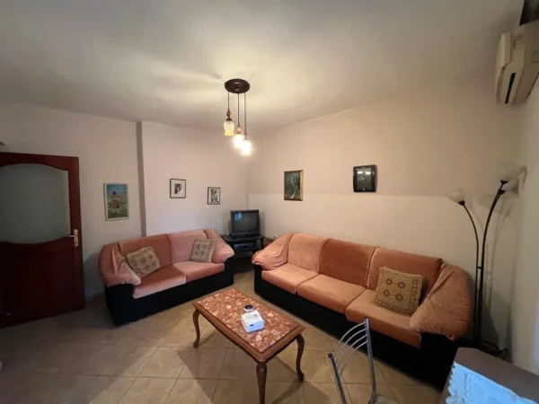 Tirane, jepet me qera apartament 2+1 Kati 2, 75 m² 