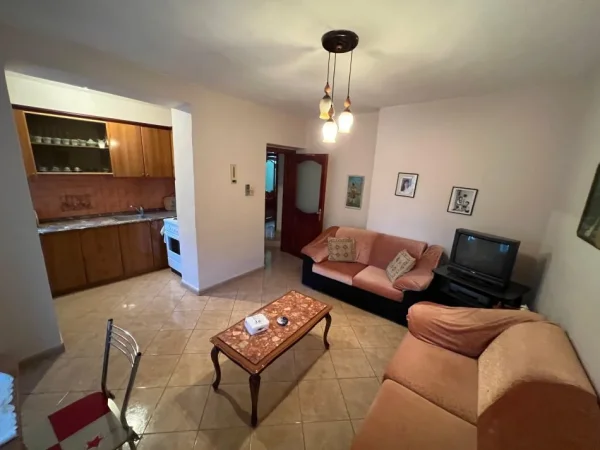 Tirane, jepet me qera apartament 2+1 Kati 2, 75 m² 