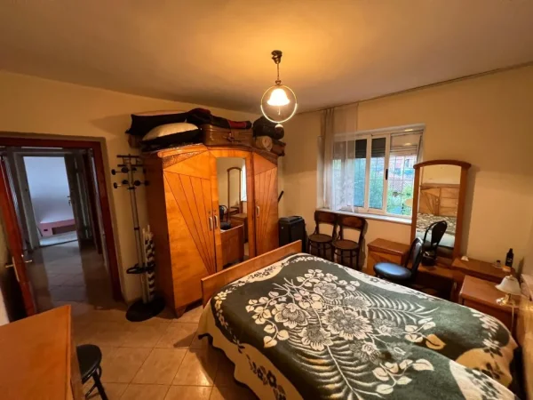 Tirane, jepet me qera apartament 2+1 Kati 2, 75 m² 