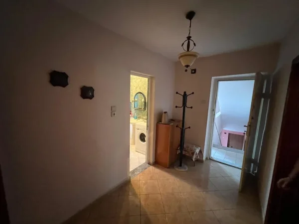 Tirane, jepet me qera apartament 2+1 Kati 2, 75 m² 