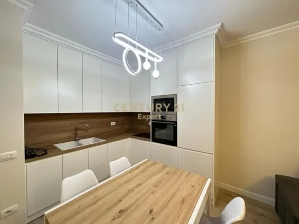 Tirane, jepet me qera apartament 2+1 Kati 2, 110 m² 1.300 € 