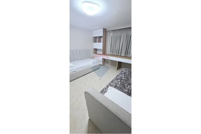 Tirane, jepet me qera apartament 3+1+Ballkon , 125 m² 1.000 € 