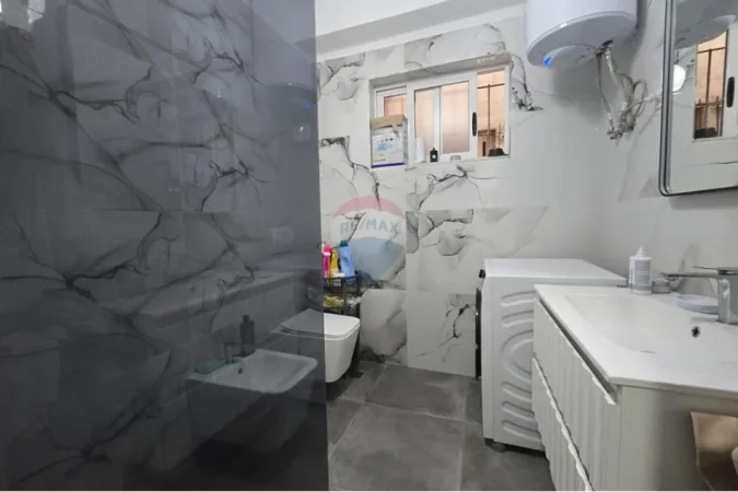 Tirane, shitet apartament 2+1+Ballkon , 90 m² 155.000 € 