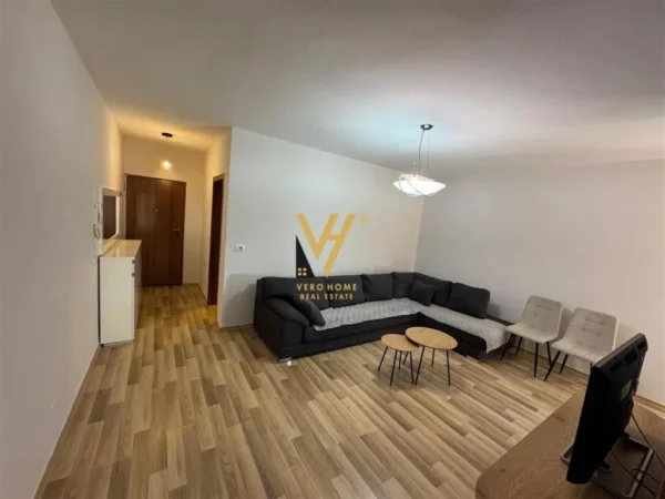 Tirane, jepet me qera apartament 1+1+Ballkon Kati 10, 75 m² 650 € (KOMUNA E PARISIT)