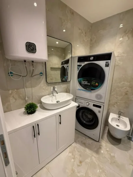 Tirane, jepet me qera apartament 2+1+Aneks+Ballkon Kati 11, 160 m² 2.300 € (Lake View Rezidence)