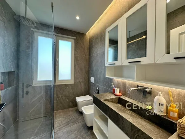 Tirane, jepet me qera apartament 2+1 Kati 4, 168 m² 1.800 € (Liqenit të Thatë)