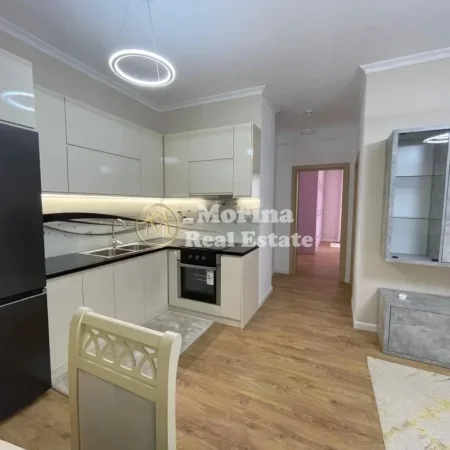 jepet me qera apartament 2+1 , 110 m² 800 € (Rruga Elbasanit– Fakulteti Ekonomik)