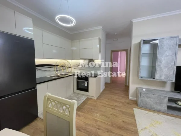 jepet me qera apartament 2+1 , 110 m² 800 € (Rruga Elbasanit– Fakulteti Ekonomik)