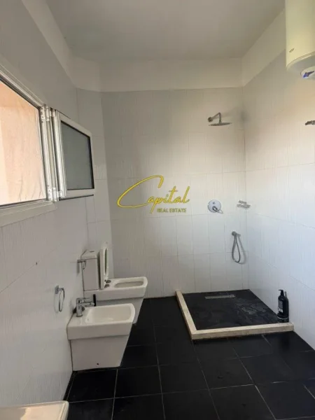 Tirane, jepet me qera apartament 2+1 Kati 2, 150 m² 450 € (FARKE)