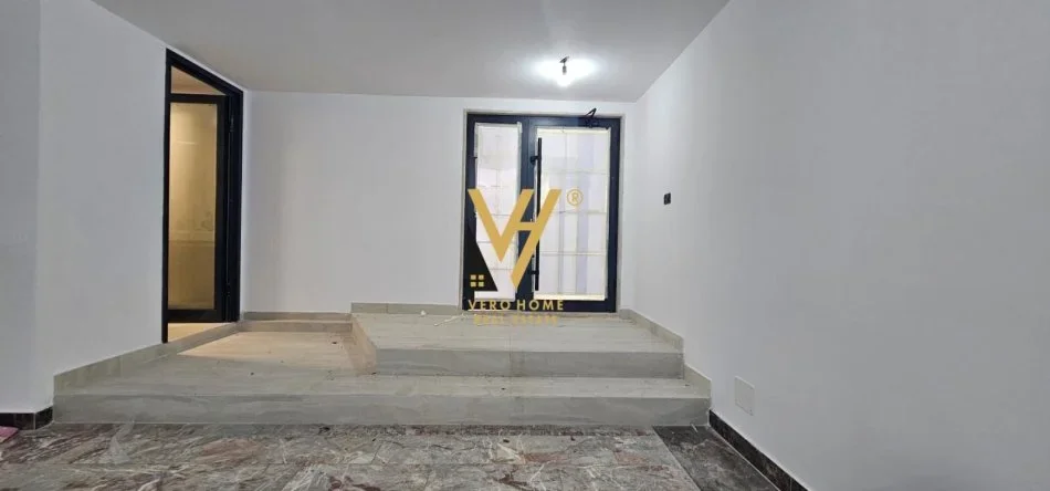 Tirane, jepet me qera ambjent biznesi Kati -1, 200 m² 3.000 € (BLLOK)