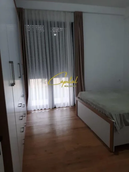 Tirane, jepet me qera apartament 1+1 Kati 1, 80 m² 500 € (TEG)