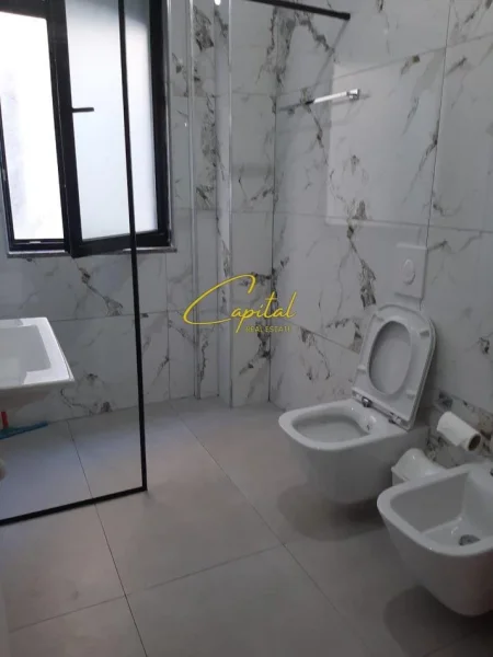 Tirane, jepet me qera apartament 1+1 Kati 1, 80 m² 500 € (TEG)