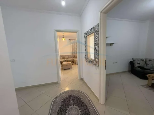 Tirane, jepet me qera apartament 2+1 Kati 3, 110 m² 450 € 