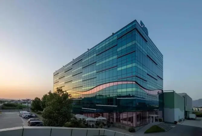 Tirane, shitet toke , 3.000 m² 900.000 € 