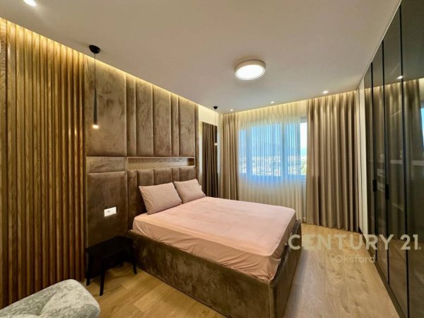 Tirane, jepet me qera apartament duplex 2+1+Aneks+Ballkon Kati 4, 168 m² 1.800 € (Liqeni i Thate)