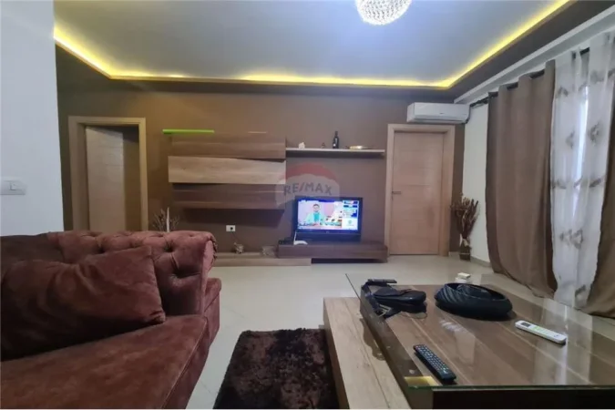 Tirane, jepet me qera apartament 2+1 , 75 m² 500 € (Bill Klinton)