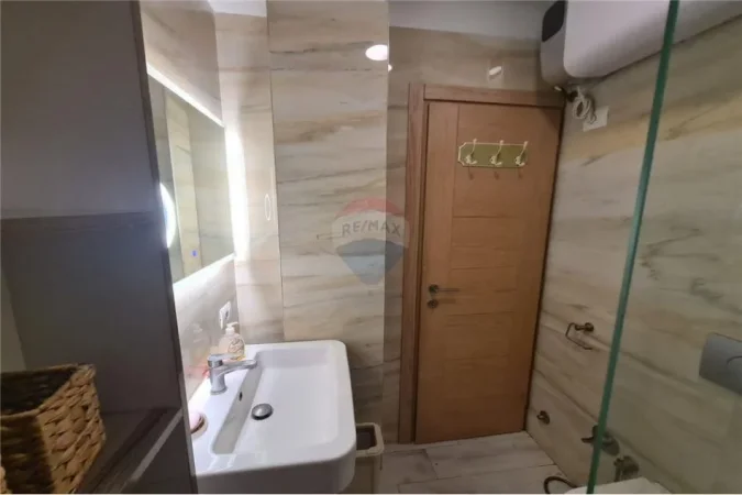 Tirane, jepet me qera apartament 2+1 , 75 m² 500 € (Bill Klinton)