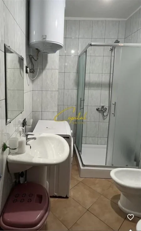 Tirane, jepet me qera apartament 1+1 Kati 5, 70 m² 700 € (STACIONI TRENIT)