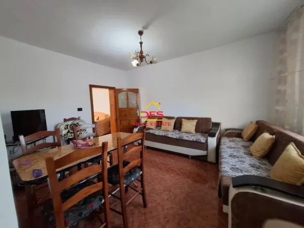 Vlore, shitet shtepi 1+1+Ballkon Kati 0, 70 m² 100.000 € (Rruga Mis Durhan)